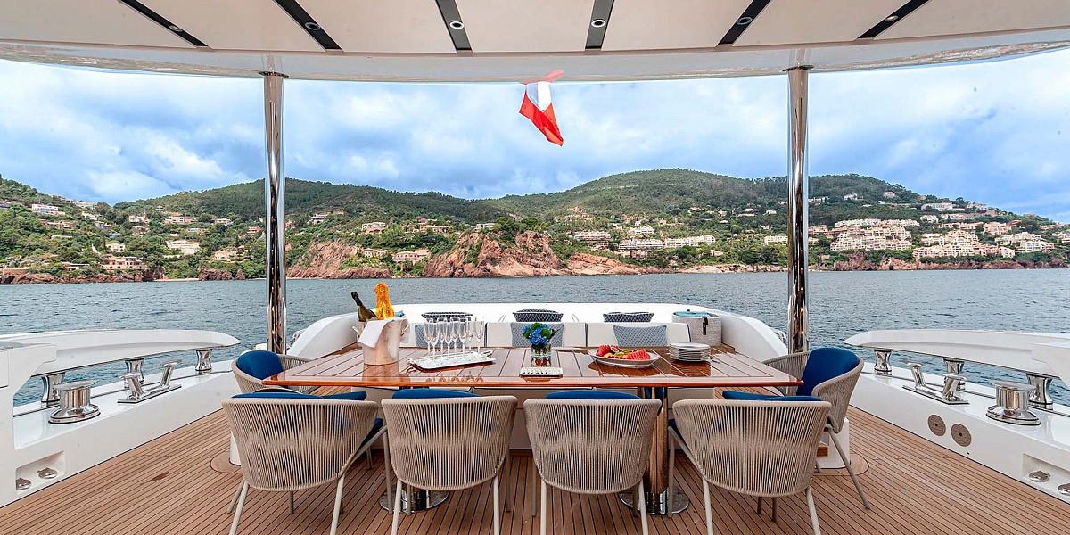 Аренда моторной мега яхты Amer 120 LAFAYETTE во Франции